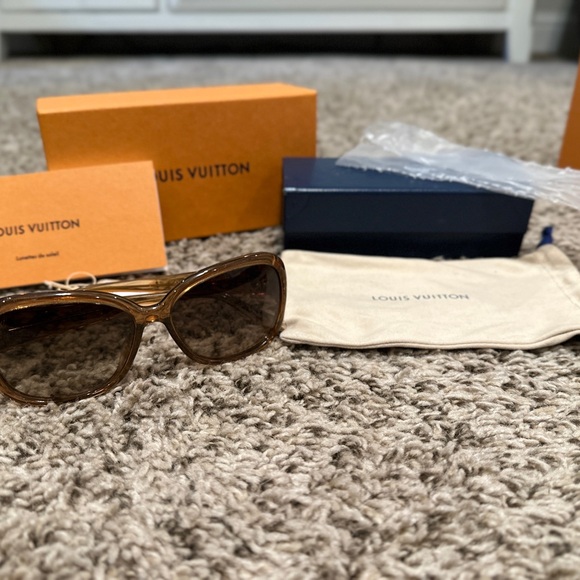 Louis Louis Vuitton women’s sunglasses - Picture 3 of 3